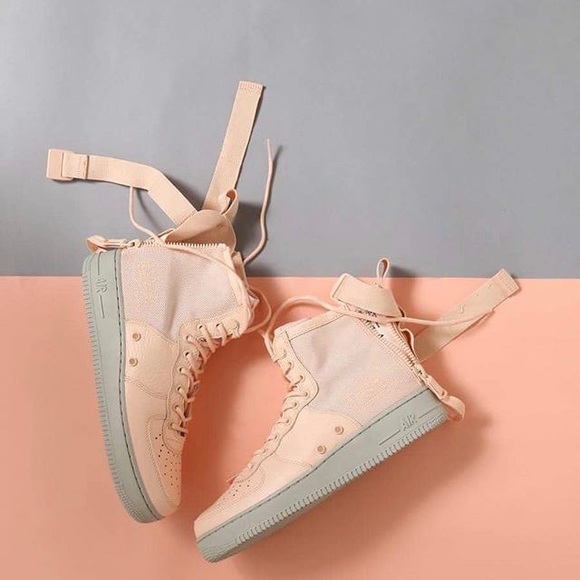 ✨SALE✨ Women’s Nike SF Air Force 1 Mid - Picture 3 of 7